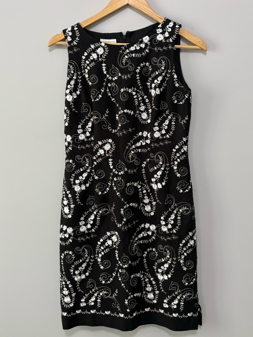 Liz Claiborne 90’s Inspired Black Linen Floral Embroidered Fitted Pencil Dress